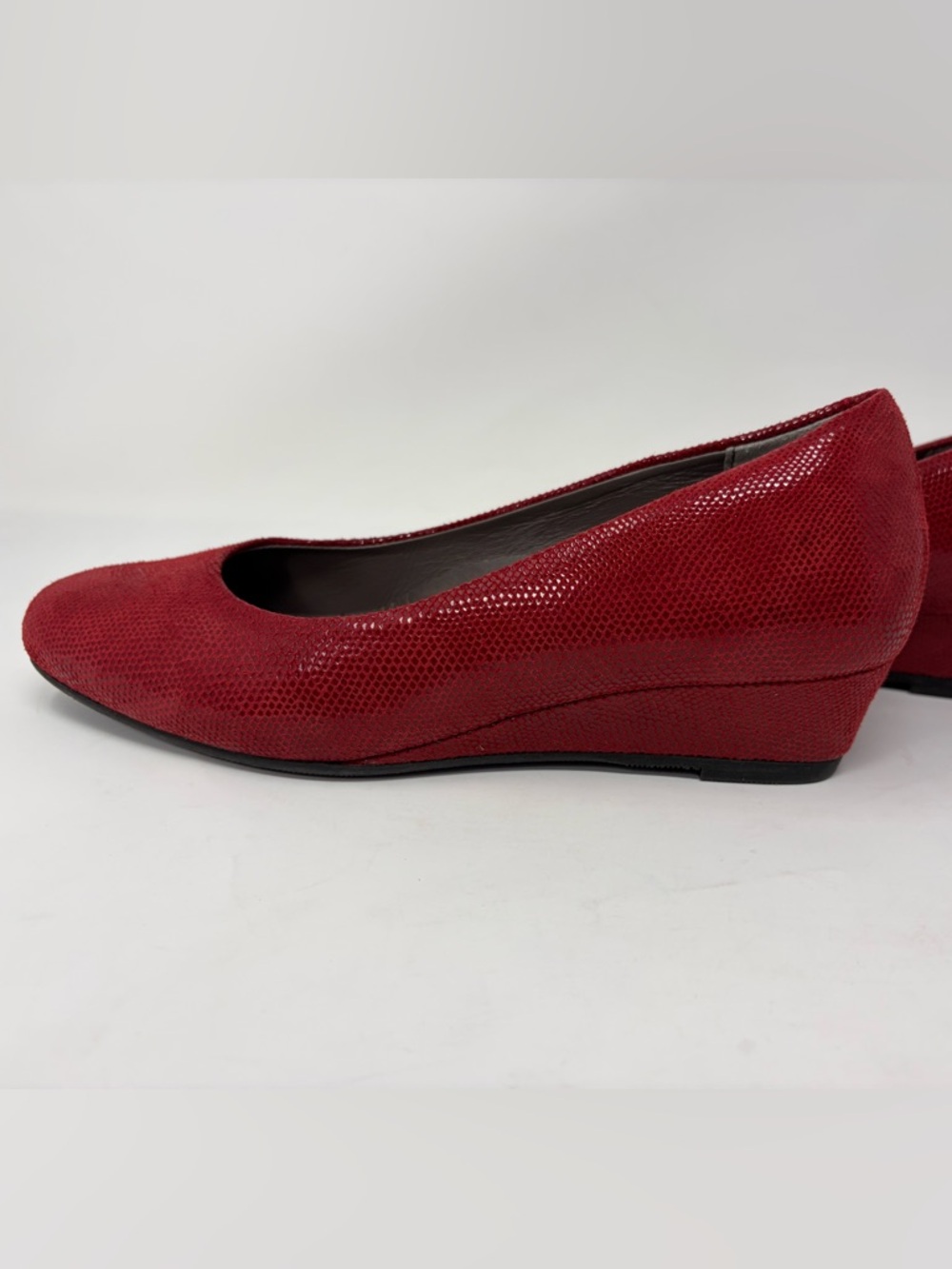 SAS Sofia Red Leather Made in Italy Wedge Pump Shoes Size 7.5 N Narrow EUC